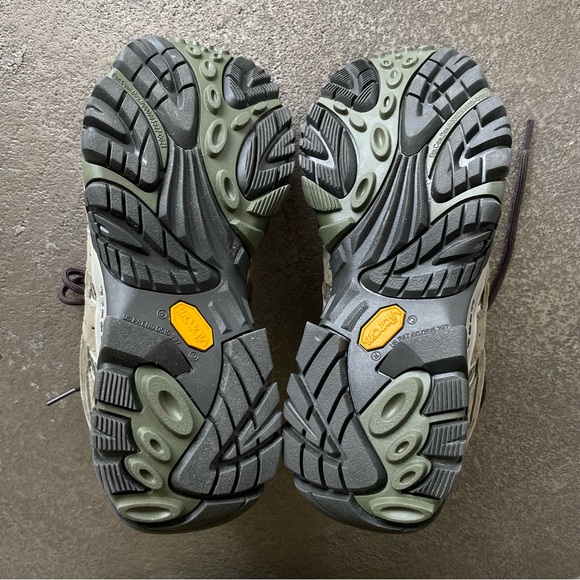 Merrell Women's Moab 2 Vent Mid Hiking Boots in Olive and Purple Laces - Picture 9 of 12